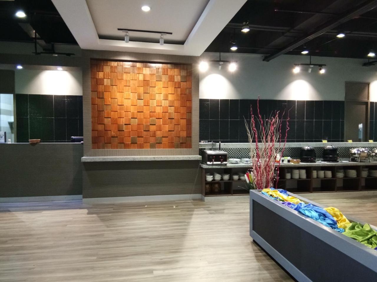 Purnama Hotel Limbang Eksteriør billede
